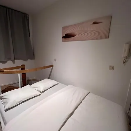 アパート En Duplex Au Rez-de-chaussee 10 Minutes Du Centre ブリュッセル