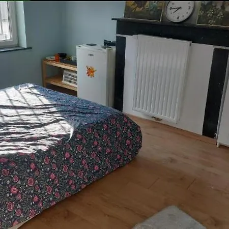 Confortable Lit Double Schaarbeek 1ere Etage Cle Normal * Brussels