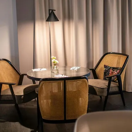 Renaissance Hotel 4*