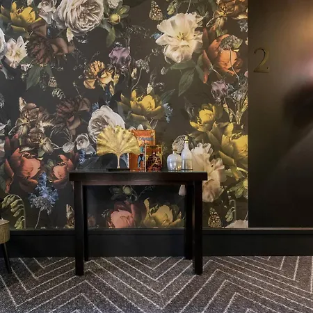 Renaissance Hotel 4*