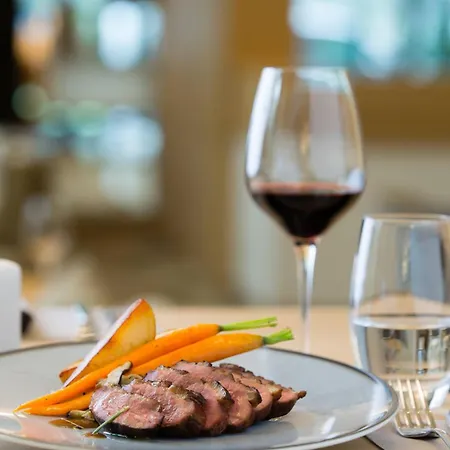 מלון Courtyard By Marriott 4*