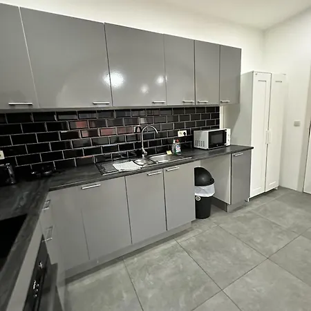 Проживание в семье Cozy Private With Terrace & Workspace