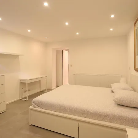 Apartment Billiard Flat