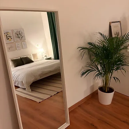 Cozy Private With Terrace & Workspace Проживание в семье