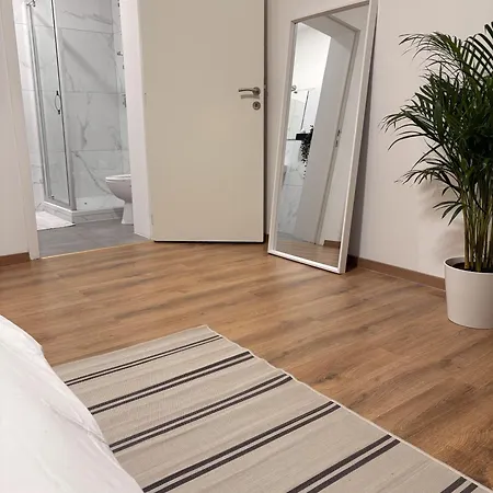 Проживание в семье Cozy Private With Terrace & Workspace *