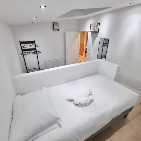Plantin 4 Apartment
