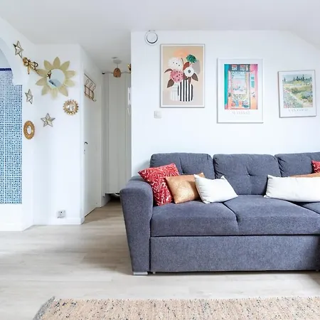 Charming Top-floor With Unique Loft Design *