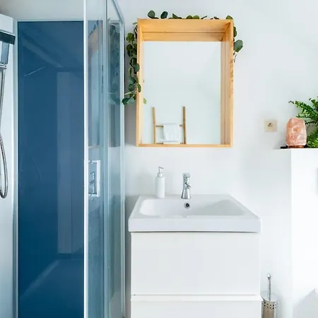 Charming Top-floor With Unique Loft Design شقة