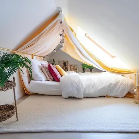 Charming Top-floor With Unique Loft Design *