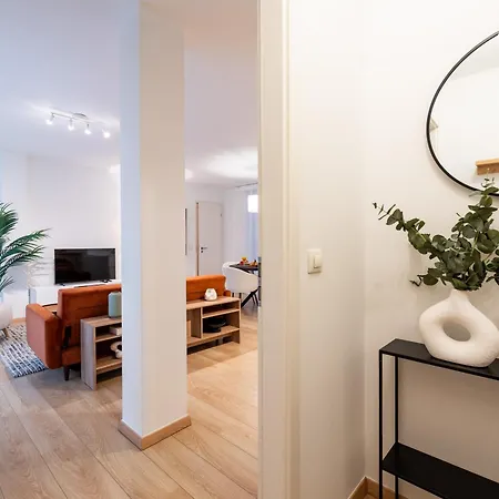 아파트 Contemporary Comfort In The Heart Of The