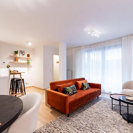 아파트 Contemporary Comfort In The Heart Of The *