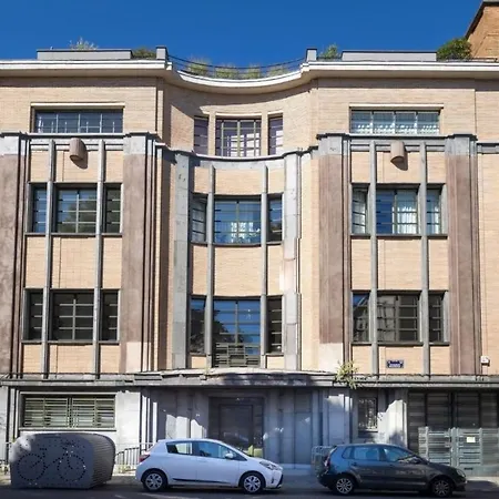 Magnificent Loft - 3 Bedroom Duplex Apartment *