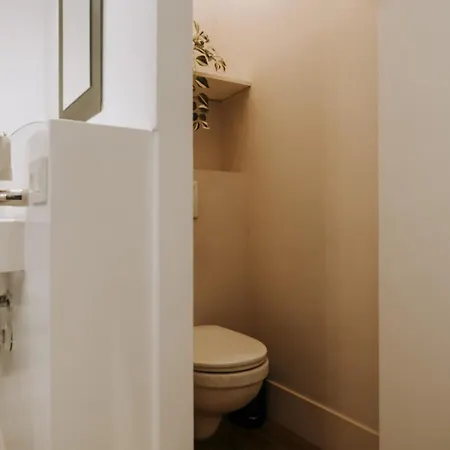 Magnificent Loft - 3 Bedroom Duplex Apartment *