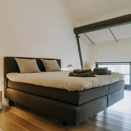 Magnificent Loft - 3 Bedroom Duplex *