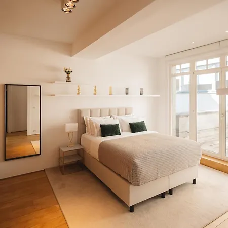 400 Sqm Luxury Centre Apartment *