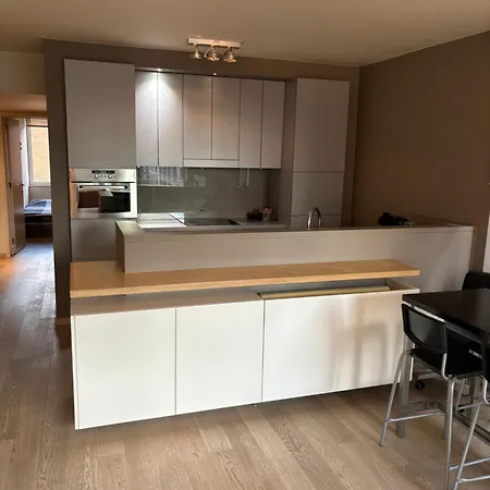 Comfortable Two Bedroom In Center *