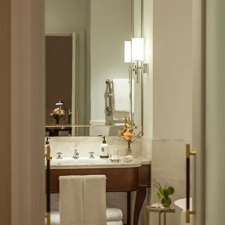 Ξενοδοχείο Corinthia Grand Astoria 5*