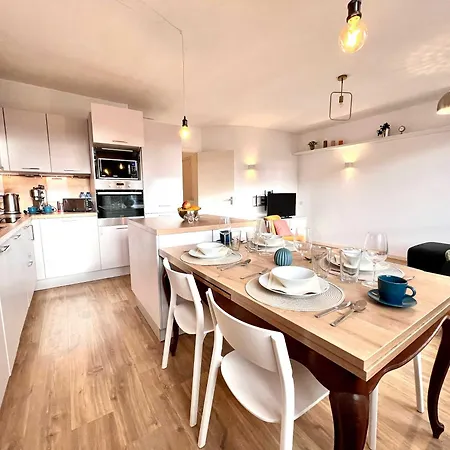 Bright & Stylish In Nature Apartment Brussels