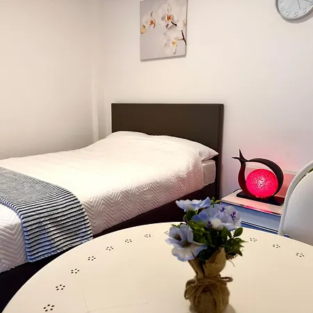 Cosy A Metro Vandervelde * ブリュッセル