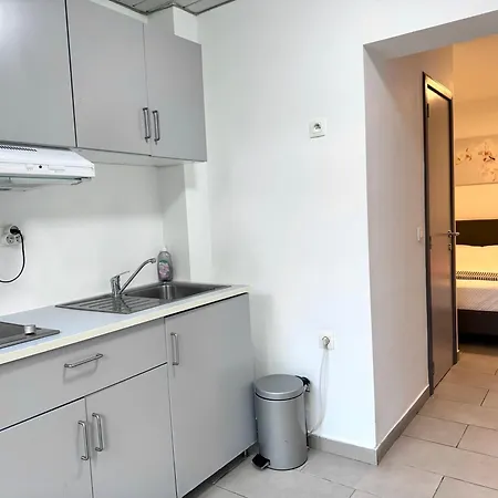 Cosy à Métro Vandervelde Apartamento