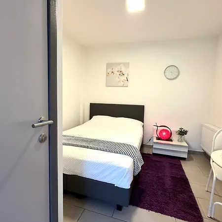 Cosy A Metro Vandervelde *