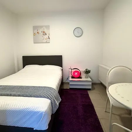 Cosy à Métro Vandervelde Apartamento *