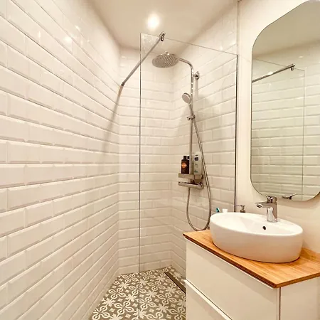 Апартаменты Bright And Cozy In