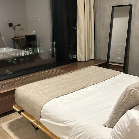 Luxurious In Center Apartment *