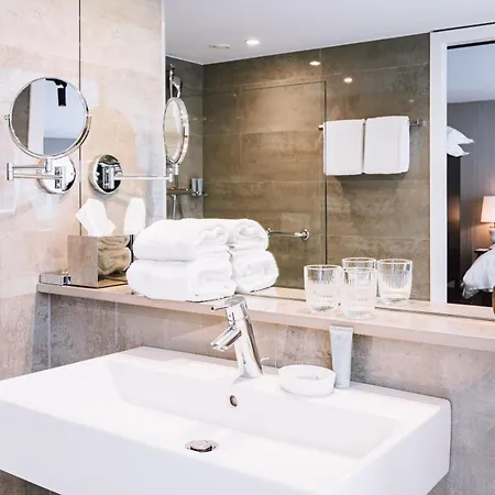 Pillows Centre Hotel 4*