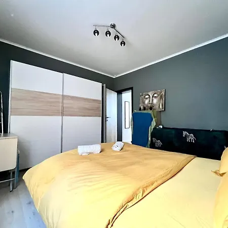 Midi Station - 6 Pers Comfort Apartment Brussels