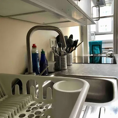 Cosy 1 Bedroom In Eu District דירה *