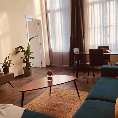 Cosy 1 Bedroom In Eu District Appartamento *