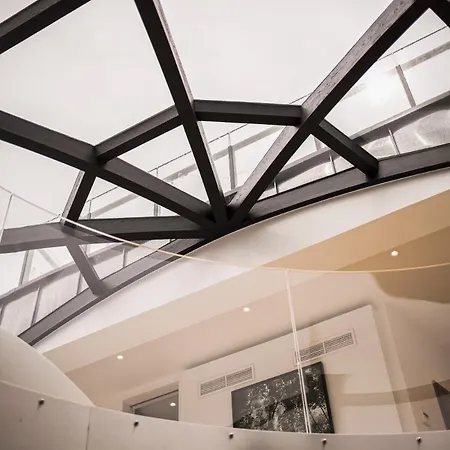 Triplex Penthouse In Centre شقة