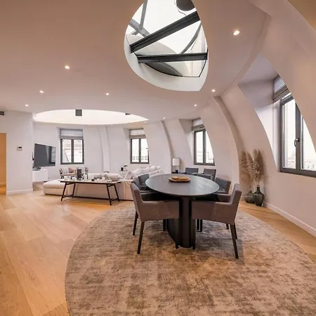 Triplex Penthouse In Centre شقة