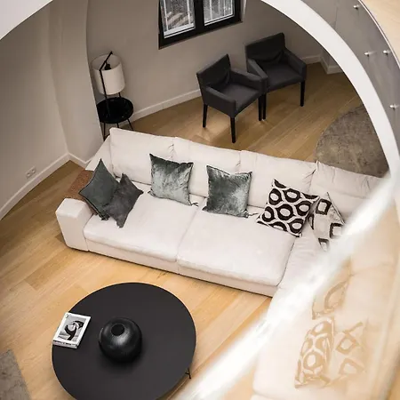 Triplex Penthouse In Centre شقة