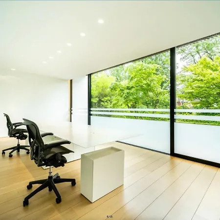 The Luxury Glass Manor Brusel