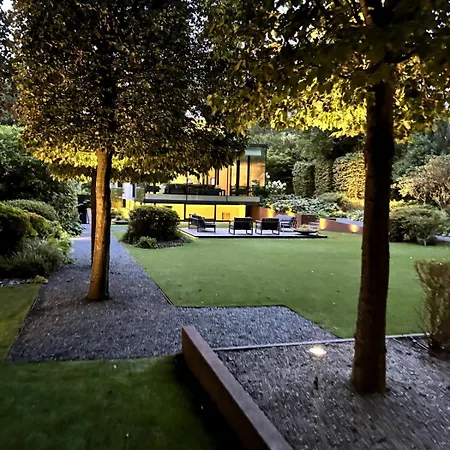 The Luxury Glass Manor Vila Brusel
