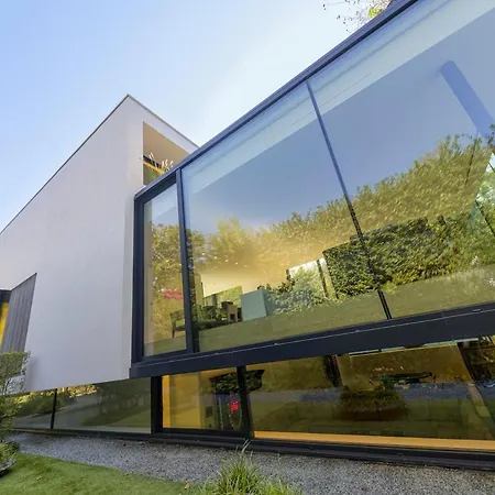 The Luxury Glass Manor Brusel