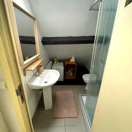 Cozy Duplex A Saint-gilles Lejlighed