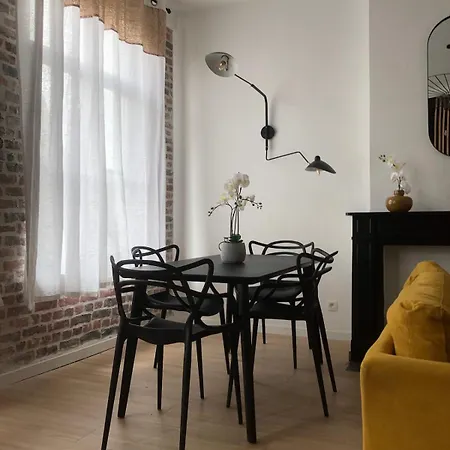 Absolute Charm 3 Bedroom 3 Bathroom With Ac Eu District Apartment *