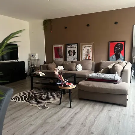 Δωμάτια σε οικογενειακή κατοικία Et Etage Prives Dans Un Duplex Moderne *