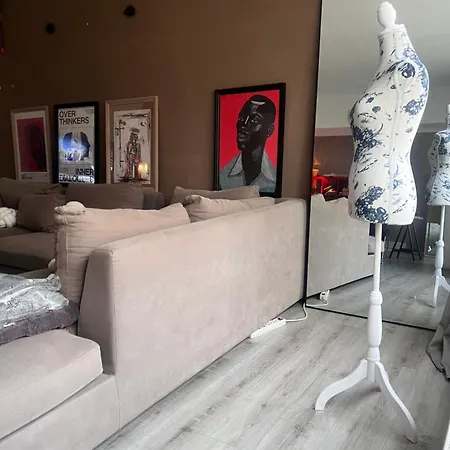 Δωμάτια σε οικογενειακή κατοικία Et Etage Prives Dans Un Duplex Moderne *