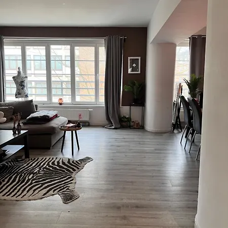Δωμάτια σε οικογενειακή κατοικία Et Etage Prives Dans Un Duplex Moderne *
