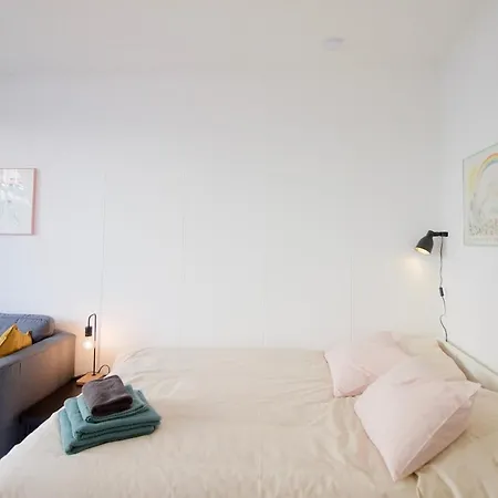 Brand New & Cosy - Louise & Stephanie Area Apartmán