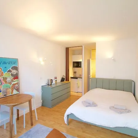 Beautiful And Bright Avlouise Brüssel