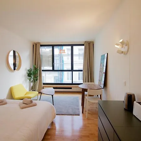 Apartment Beautiful And Bright Avlouise