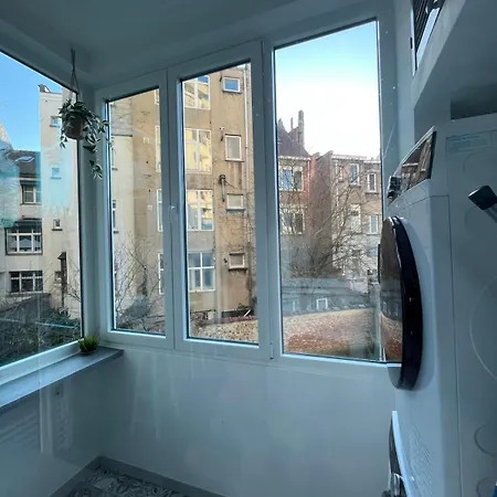 Modern & Cozy - Fast Access Apartment