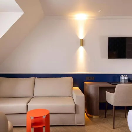 Отель The Augustin 4*