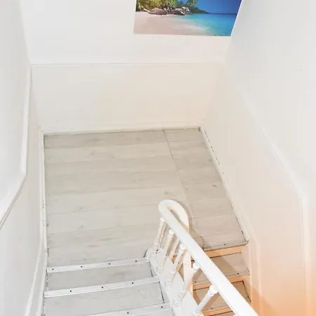 Confort Gare De L'ouest, Troisiemes Etages Apartamento Bruxelas