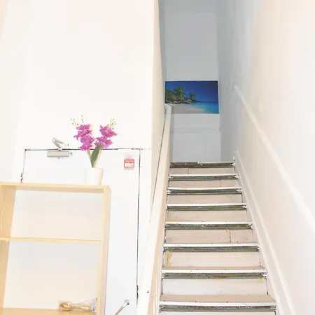 Confort Gare De L'ouest, Troisiemes Etages Apartment Brussels